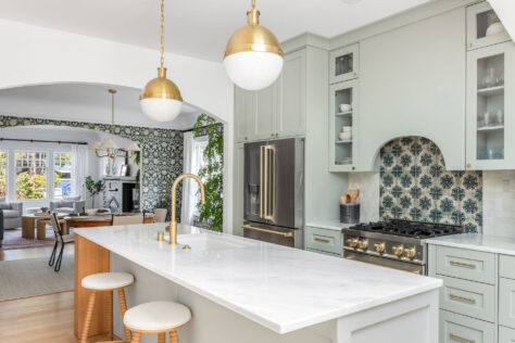 White marble kitchen bar